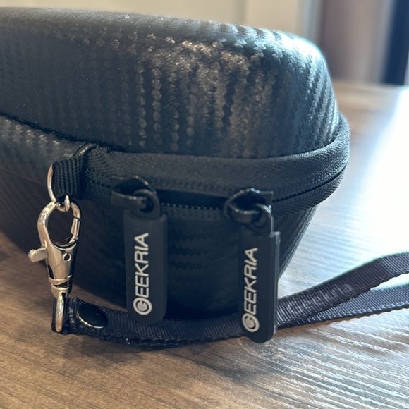GEEKRIA Headphone (with Microphone) Case - Picture 2 of 6